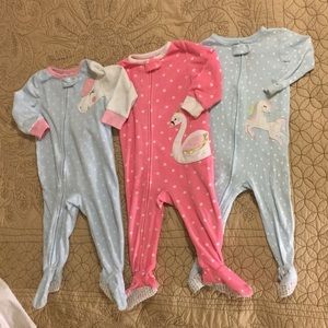 3 pajamas 1 unicorn & 1 swan fleece, 1 unicorn 12M